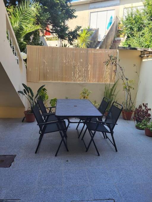 Roomy & Patio - 2 Bedroom Flat Porto Buitenkant foto