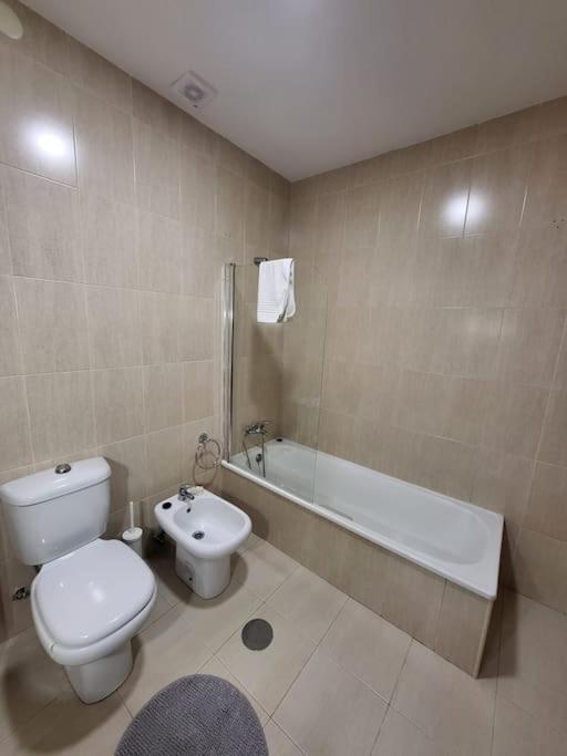 Roomy & Patio - 2 Bedroom Flat Porto Buitenkant foto
